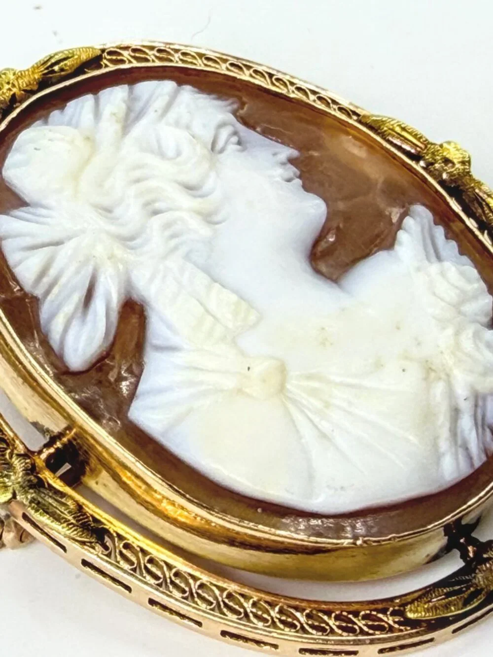 Antique 14K Gold Hand Carved Shell Cameo Brooch Ornate Filigree JR1989